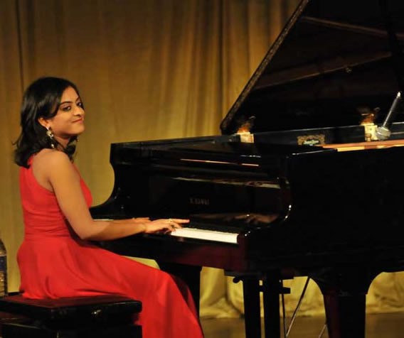 female piano player agra